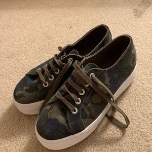 NWOT Size 6 Superga Camo Platforms